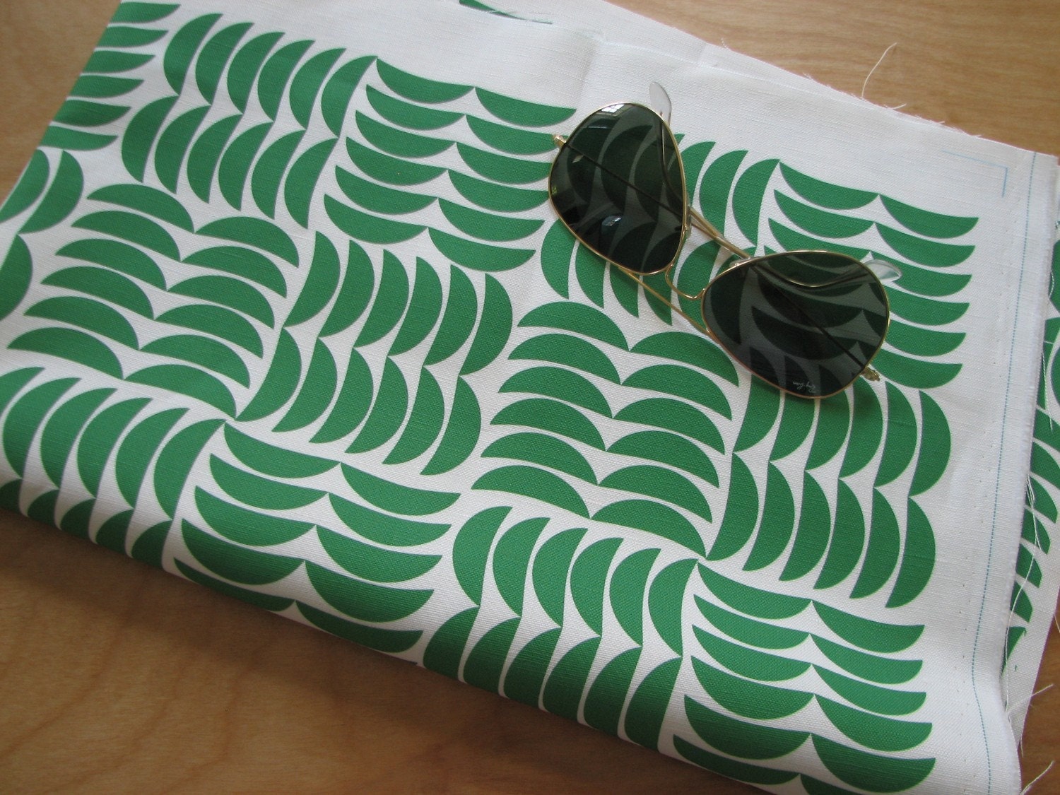 Gwen in Kelly- Original Vintage Inspired Leaf Print Home Decor Fabric Yardage