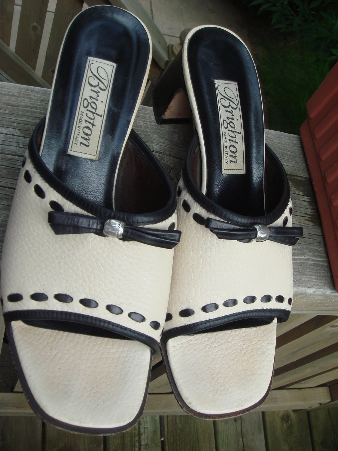Rare Find BRIGHTON Ladies Fringe style Shoes/ Made In Italy /Fringe  Brighton sandals/silver shoe charms