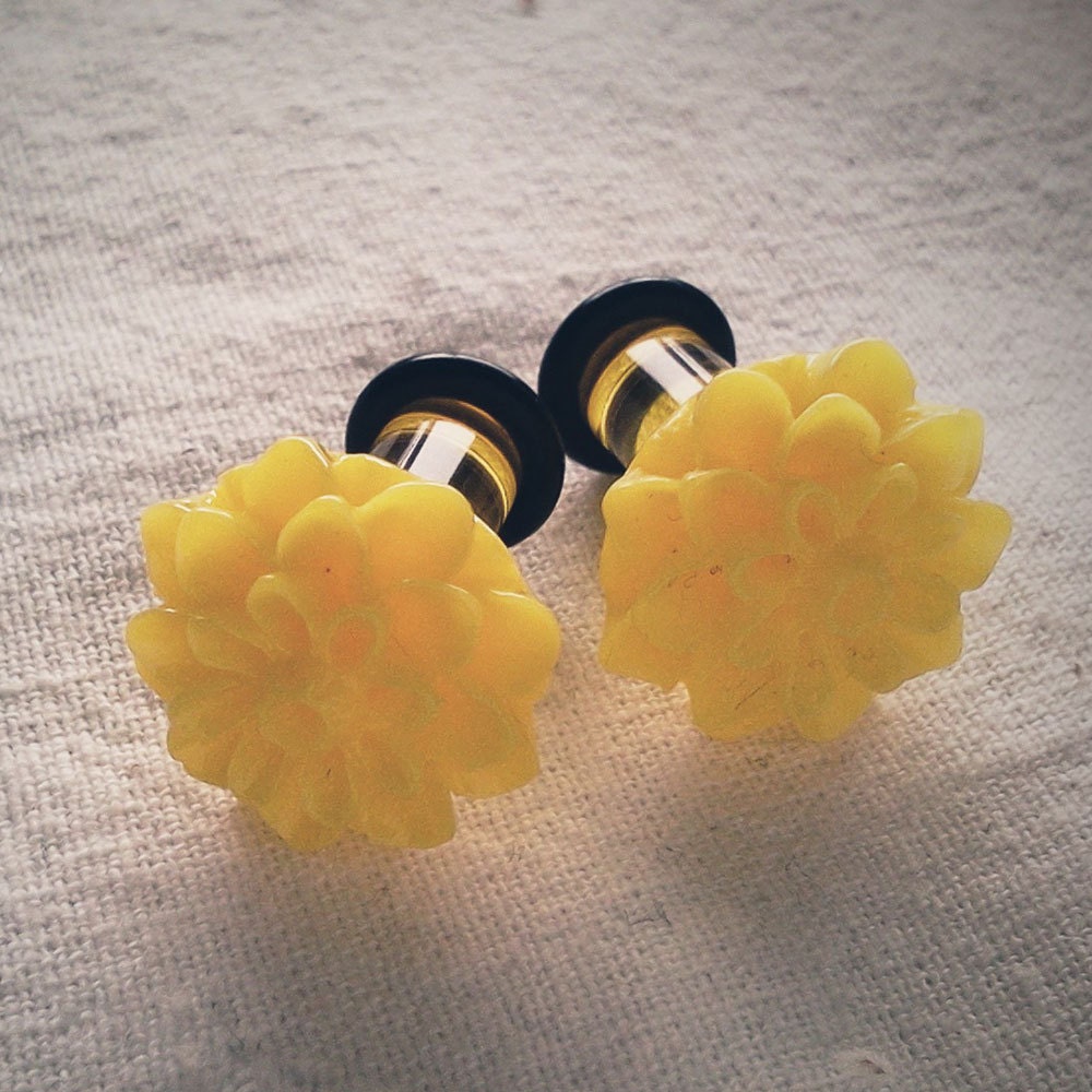 7/16 inch 11mm Plugs Sunshine Yellow Chrysanthemum Acrylic gauge piercing streched lobes body art chic fun fashion kawaii