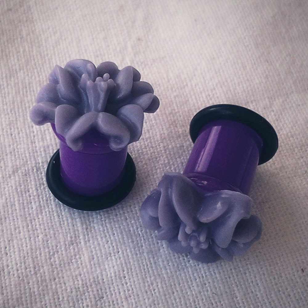 6g 4mm Plugs Purple Lily Flower gauge piercing stretched lobes body art chic fun fashion kawaii
