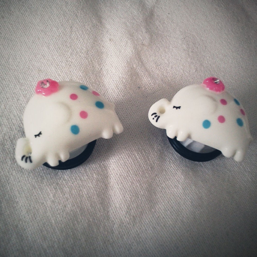 1/2 inch 12mm Plugs White Elephant Animal gauge piercing stretched lobes body art chic fun fashion kawaii