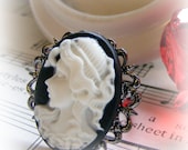 Ring Filigree Black & White Beauty