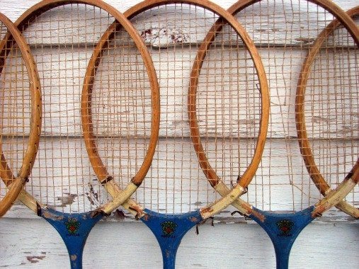 Vintage Badminton Racquets Wooden Set of 5, Shuttlecocks in Can 3