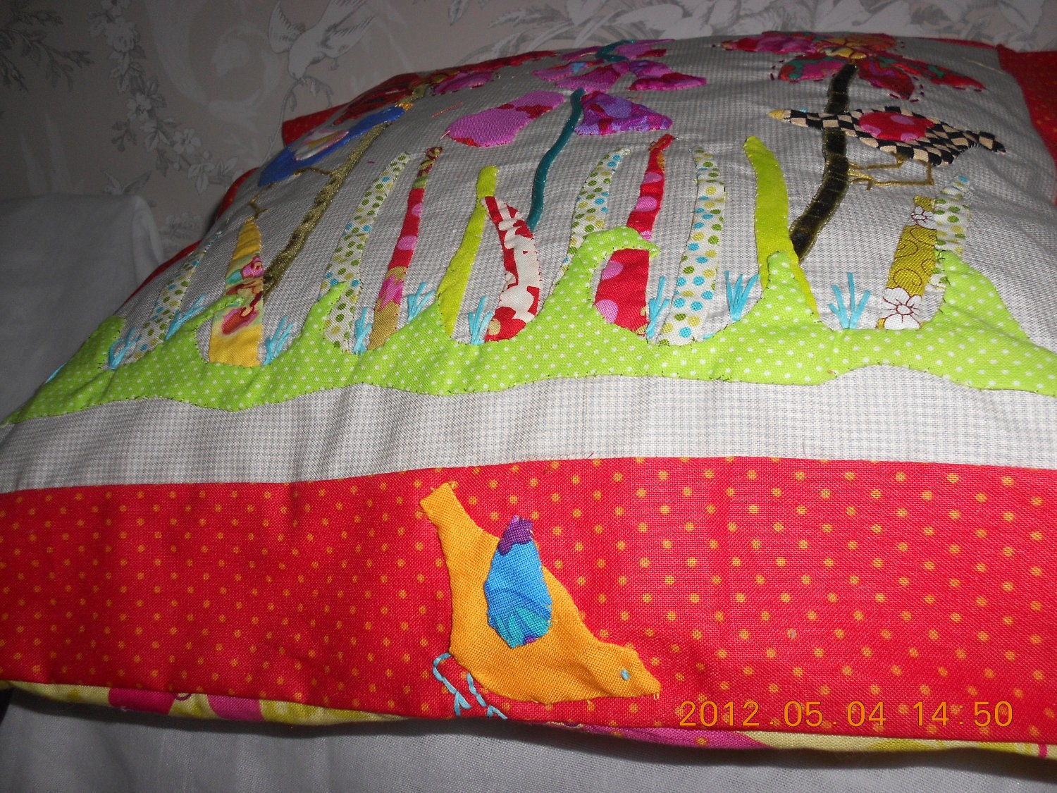 Hand appliqued folk art pillow very pretty. Birdies and flowers, gorgeous colors.15"x15"