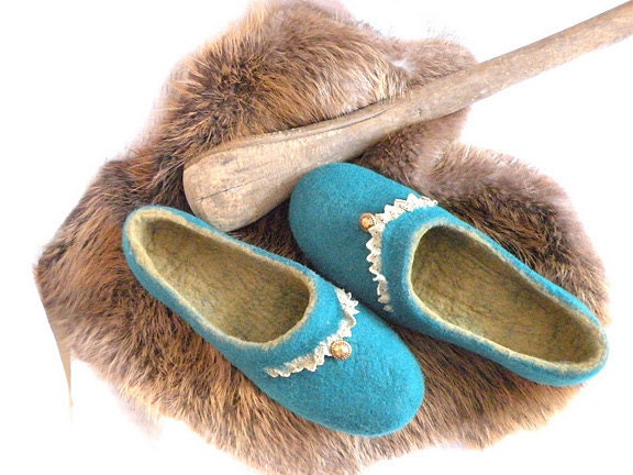 Malard/mustad handmade felt slippers "Wild Dances". - Briga