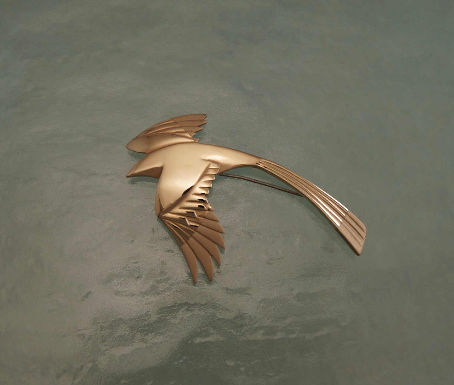 magpie pin, bronze