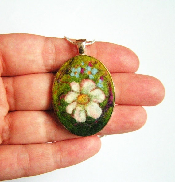 Felt Pendant Necklace with Chamomile