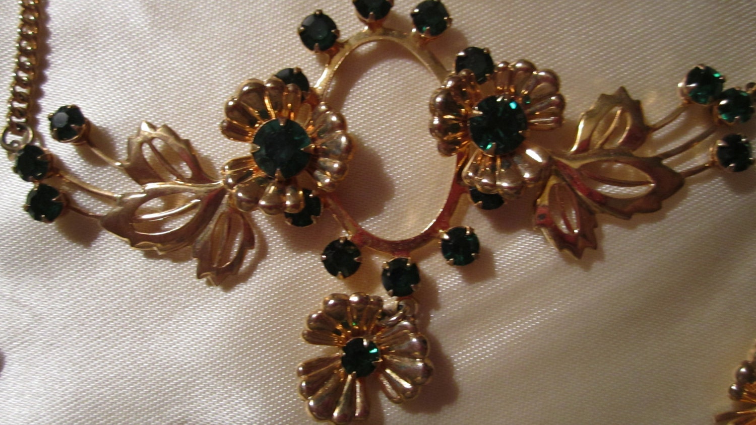 costume vintage rhinestone designer presentation boxed green gold jewelry set by anthony prong earrings set