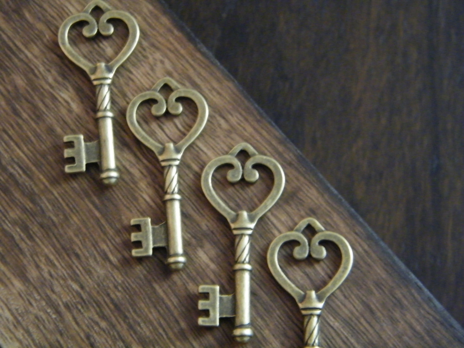 Austen - Skeleton Keys - 4 x Skeleton Key Set Antique Keys Bronze Brass Vintage Keys