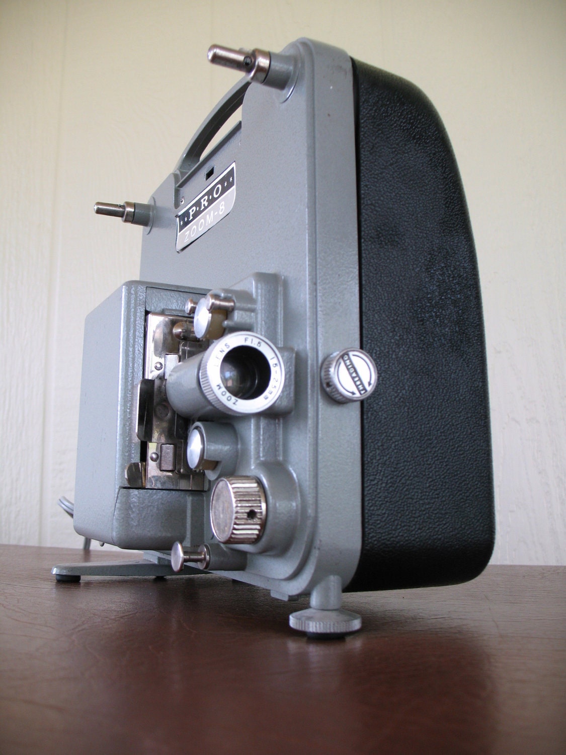 Vintage Pro Zoom-8 Projector: Model 660 circa 1961