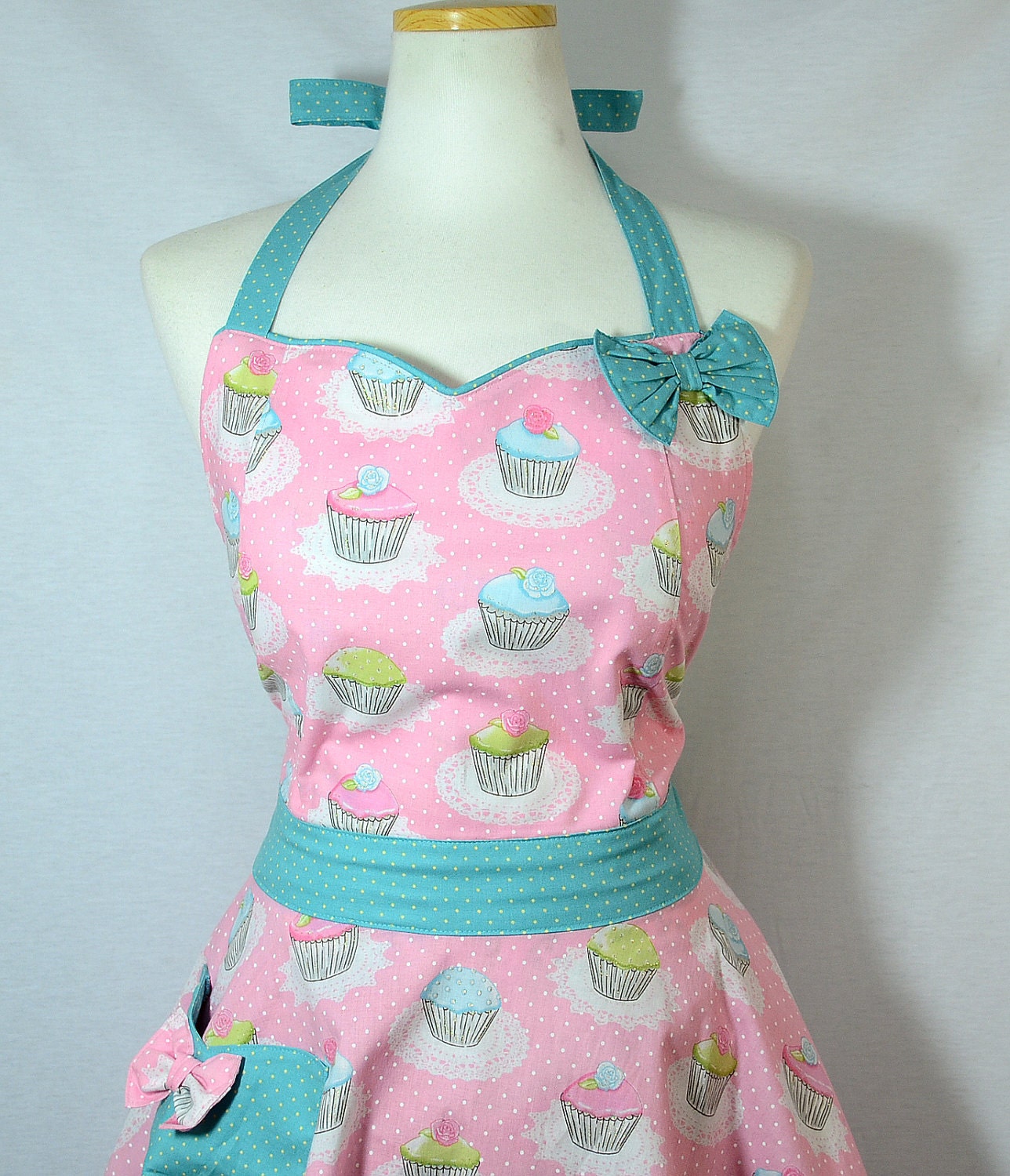 Cupcake With Ribbon Apron