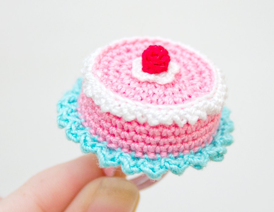 Mini Crochet Cake Ring - pink