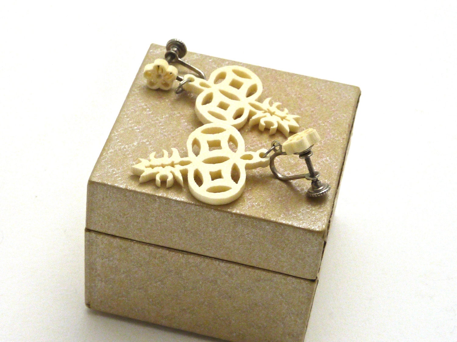 Beautiful Vintage Chinese Pre Ban Ivory Carved Coin Earings