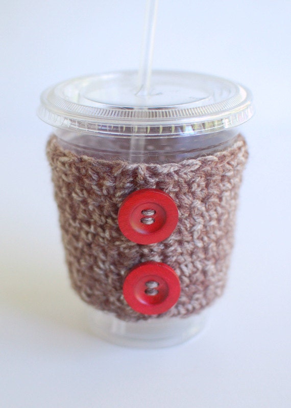 Natural coffee cozy with red wooden buttons by The Cozy Project