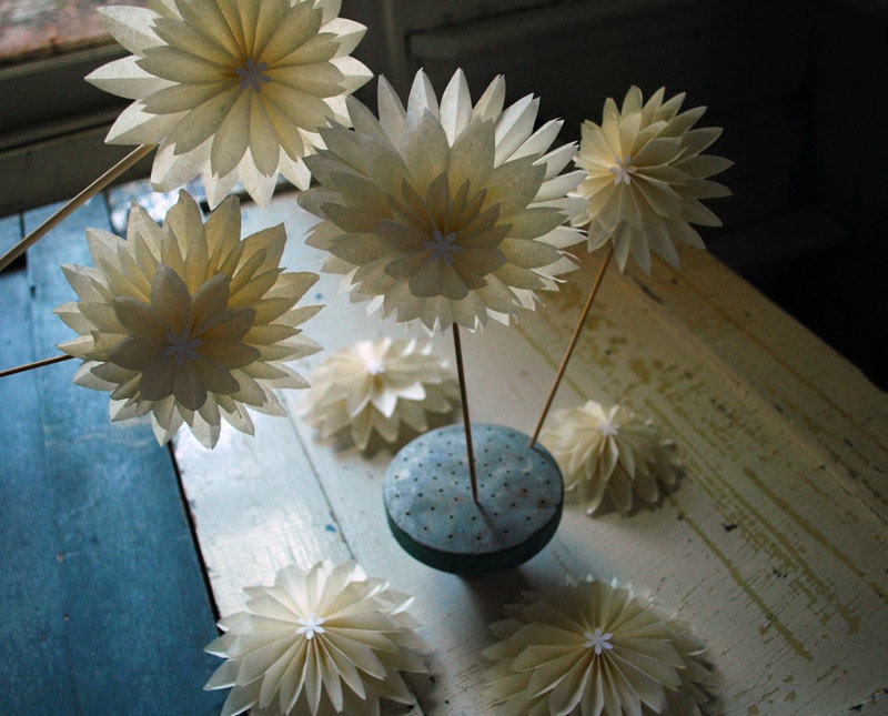 Mother's Day Gift, White Dahlia Bouquet, Paper Flowers, 8 Origami Flowers, Paper Wedding Anniversary gift