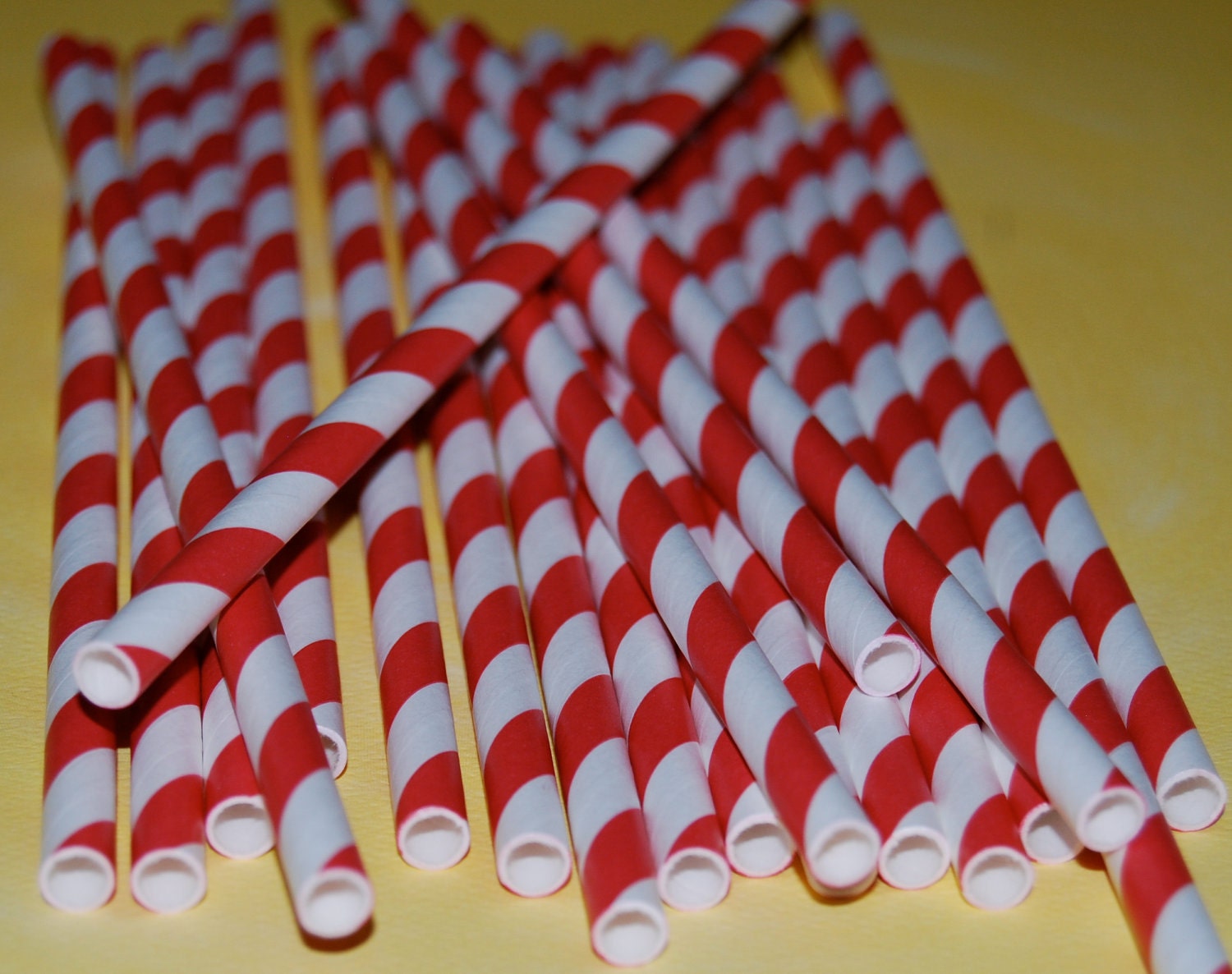 25 red and white barber striped paper drinking straws - with FREE DIY Flags / Pendants.  See also - "Personalized" flags option.
