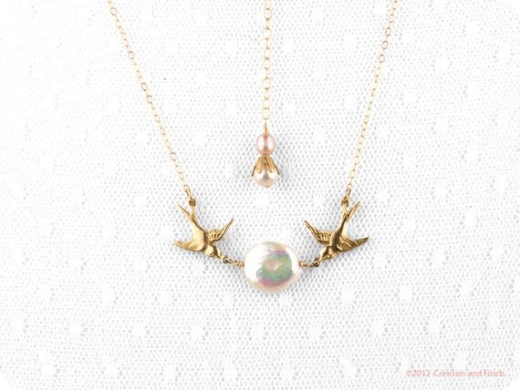 Pearl necklace gold "Birdy McBride" bird charm