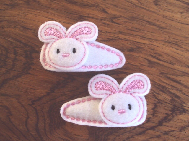 Felt snap clip barrette Easter bunny rabbits in white and pink Set of 2