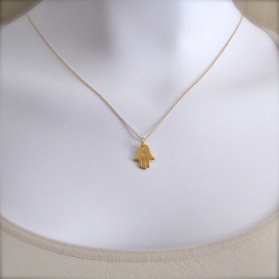 gold hamsa necklace