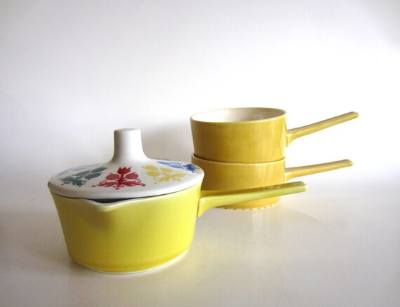 5 DOLLAR CLEARANCE SALE Villeroy & Boch Mid Century Modern Set Sauce Pourer Ramekins Sunshine Yellow Scandinavian Style Flowers