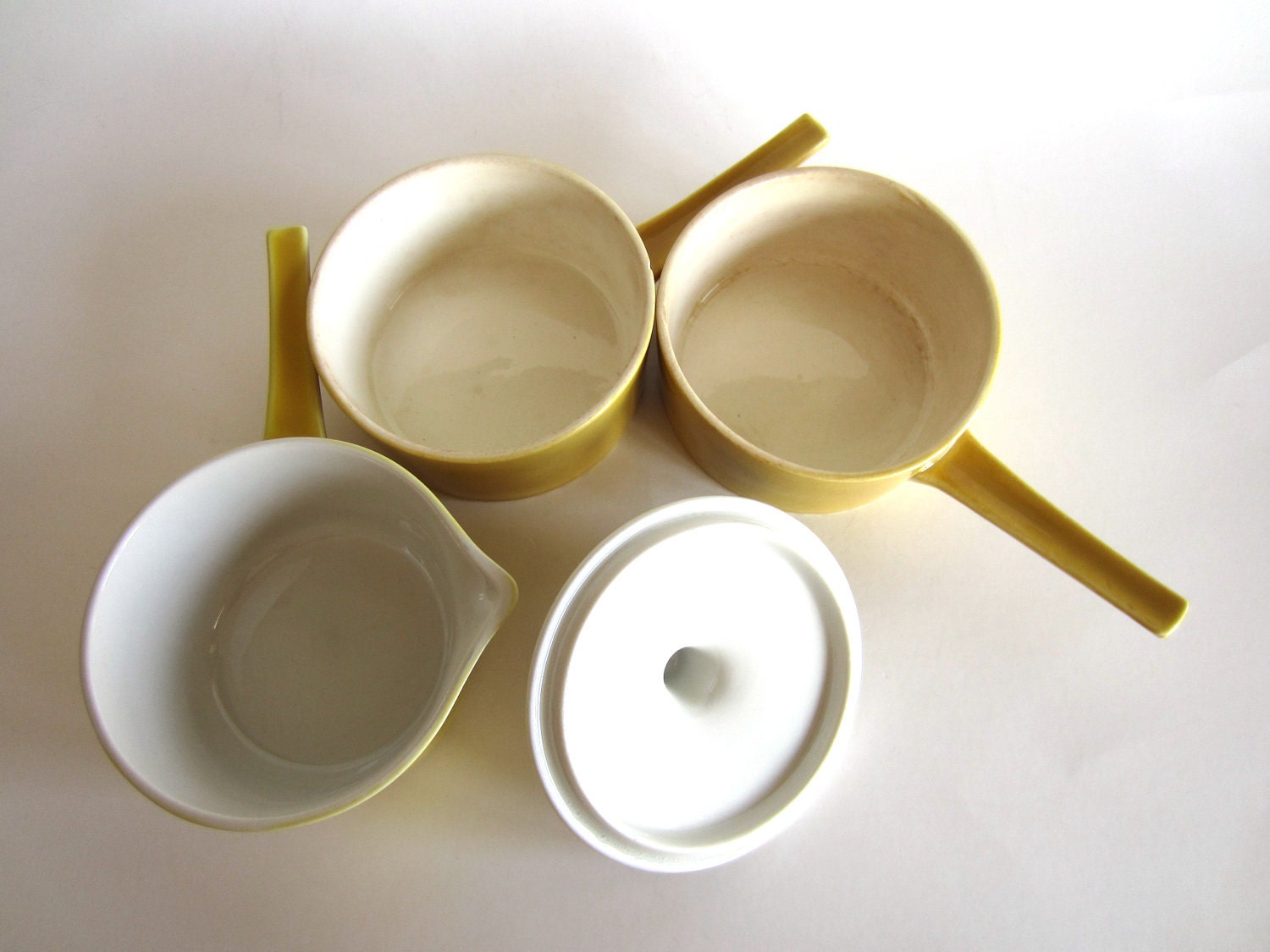 5 DOLLAR CLEARANCE SALE Villeroy & Boch Mid Century Modern Set Sauce Pourer Ramekins Sunshine Yellow Scandinavian Style Flowers