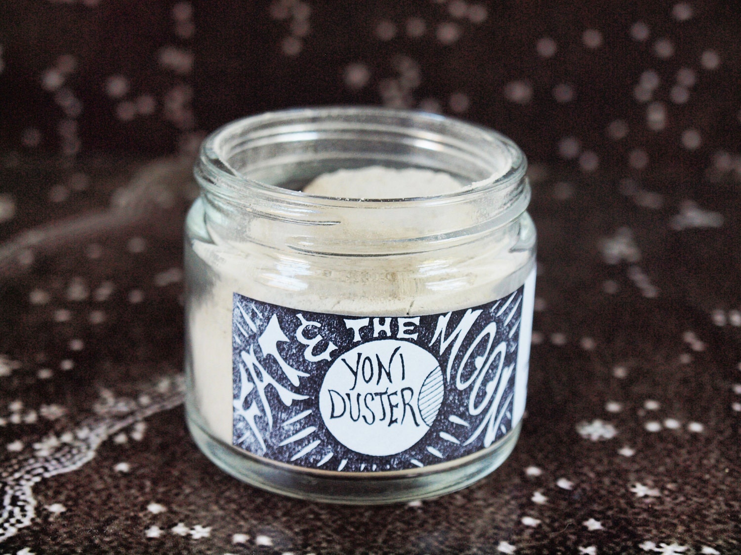 Yoni Duster 2 oz glass jar