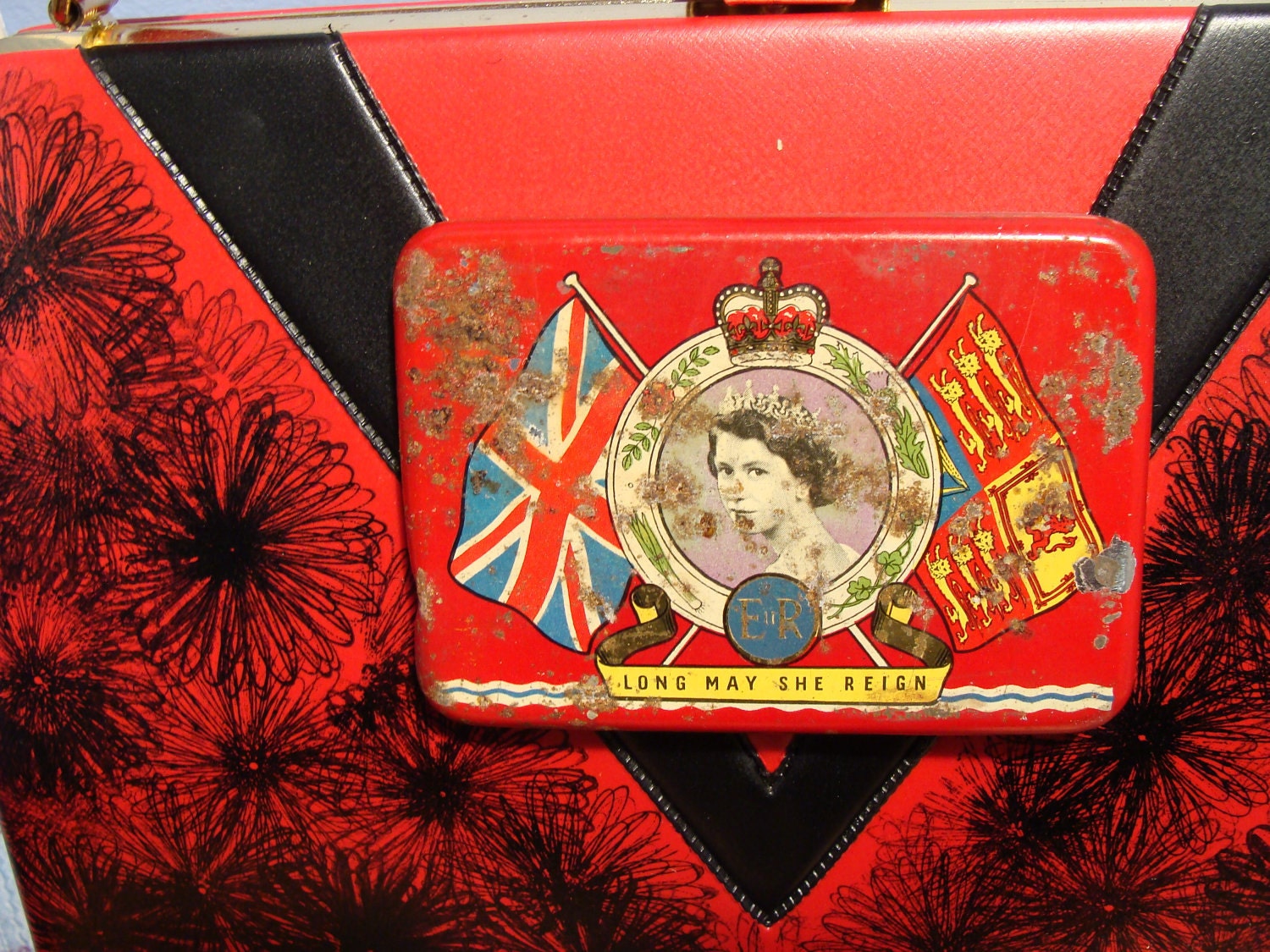 Rare Tin Queen Elizabeth Coronation Spirograph Upcycled 1960s Purse
