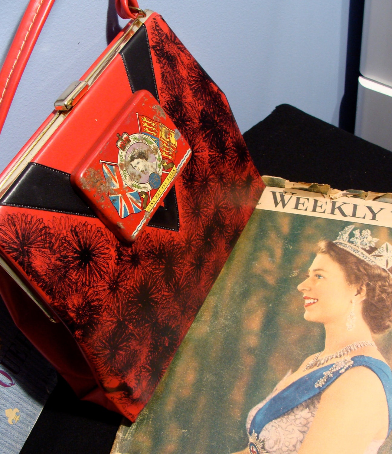 Rare Tin Queen Elizabeth Coronation Spirograph Upcycled 1960s Purse