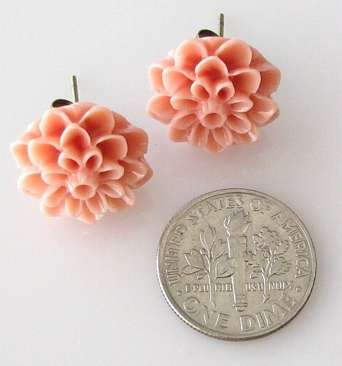 peach flower earrings, flower stud earrings, bridesmaid gift, peach earrings, chrysanthemum earrings, post earrings, peach coral earrings