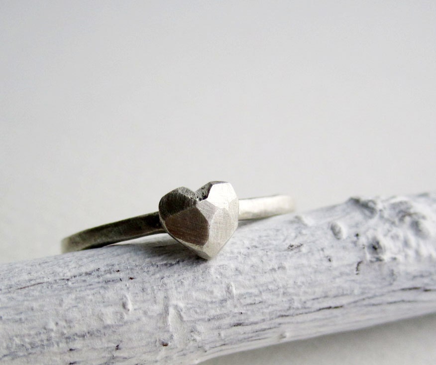 Faceted Heart Sterling Silver Ring - EveryBearJewel