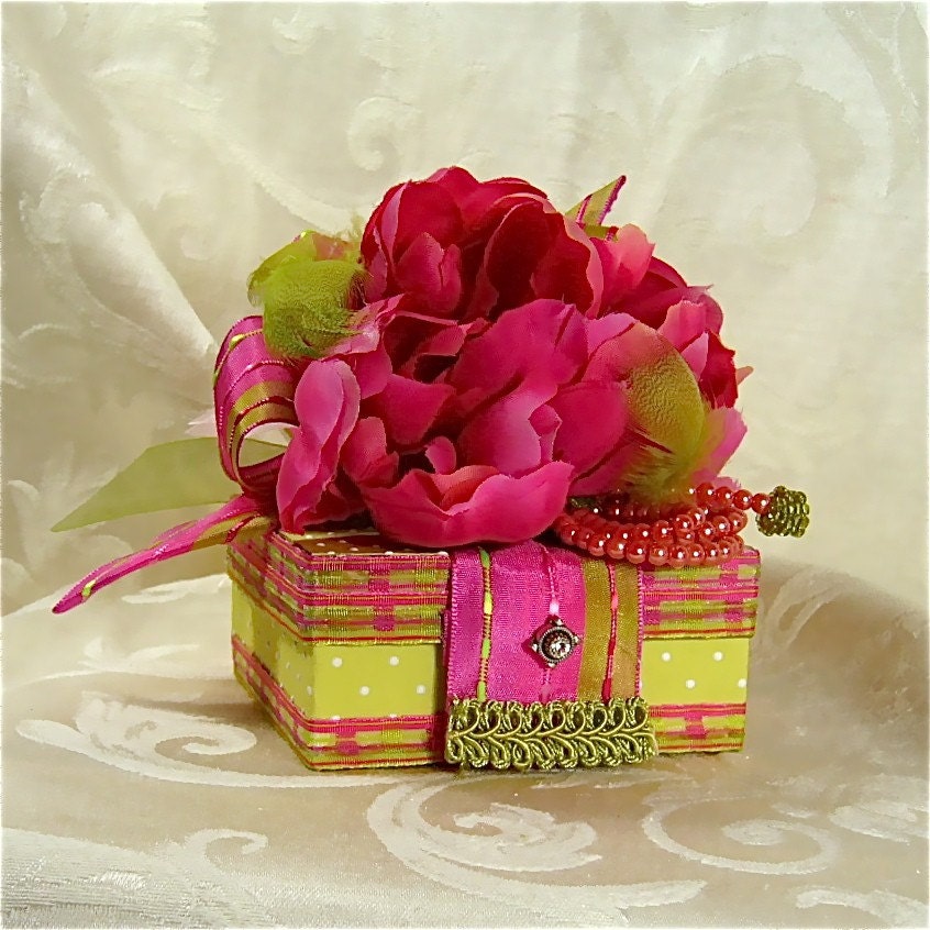 Weddings - favors - party fun gift boxes prewrapped