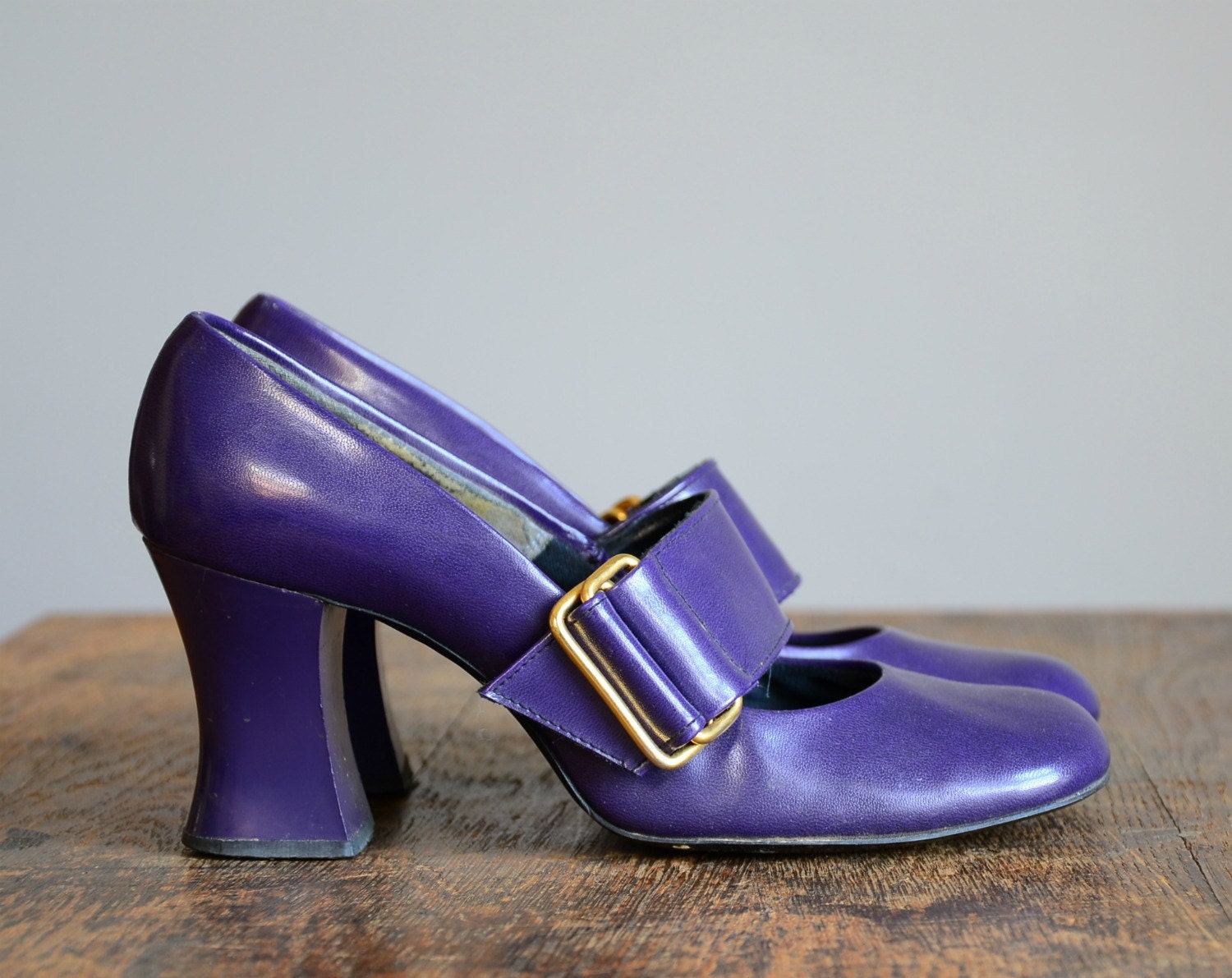 RESERVED .. Vintage 1960s Grape Purple Mary Jane Shoes .. Size 5.5