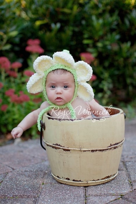 Daisy Bonnet Baby Photography Prop Sizes Preemie, Newborn, 0-3 months, 3-6 months