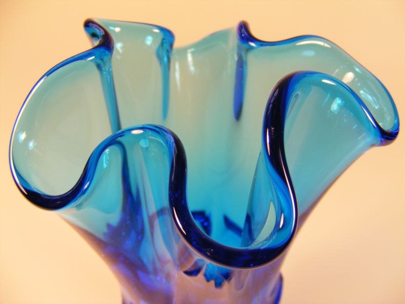 FENTON Vase Colonial Blue Hankerchief