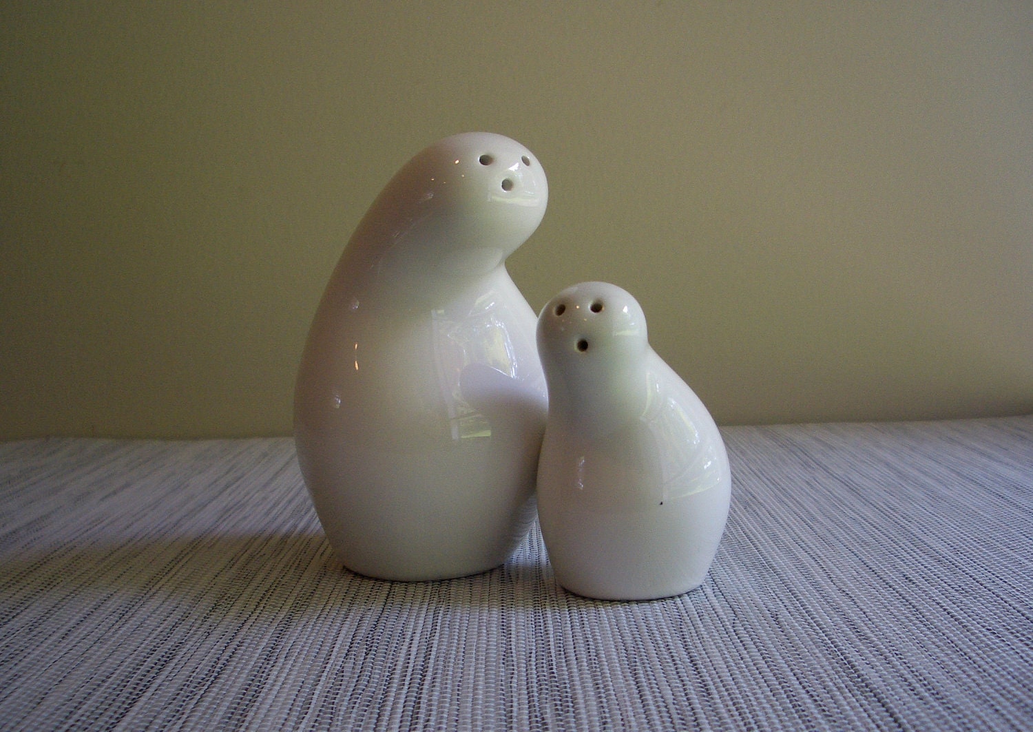 Eva Zeisel Shmoo Salt And Pepper Shakers - Mid Century Modern Red Wing Town And Country Line