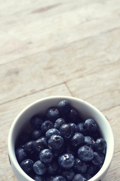 Kitchen Art- blue berries, summer photograph, fruit, food, kitchen decor, fine art photograph, 8x10 print - dullbluelight