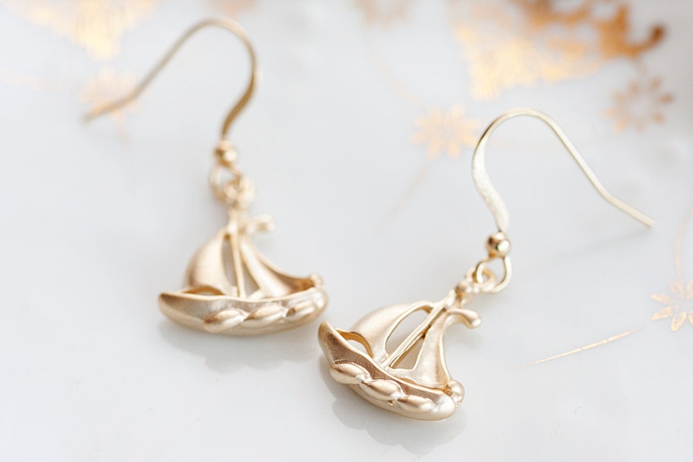 Gold Boat Earrings Sail Boat Charms Nautical Sailboat Dangle Earrings Sailing Earrings Nautical Jewelry - E182