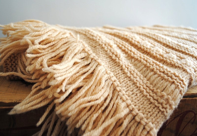 Vintage Shawl - Knitted Wrap - labiblioteca