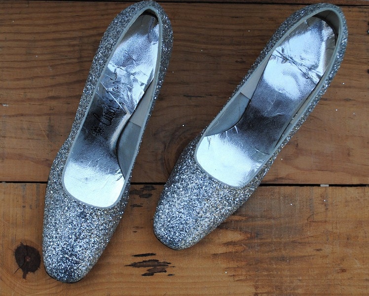 Vintage Shoes - Mod Silver Glitter Heels Pumps Size 10