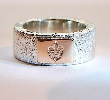 Sterling Silver Ring with 9k Rose Gold Chunky Fleur De Lis Design and Sparkly Etched finish