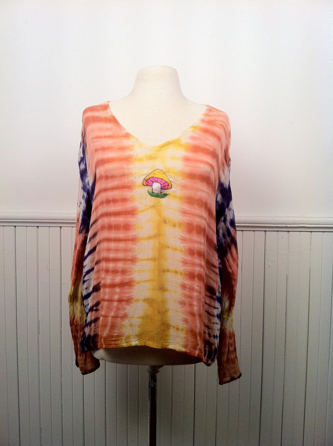 Classic 90s Tie Dye with Embroidered Mushroom Patches Size L