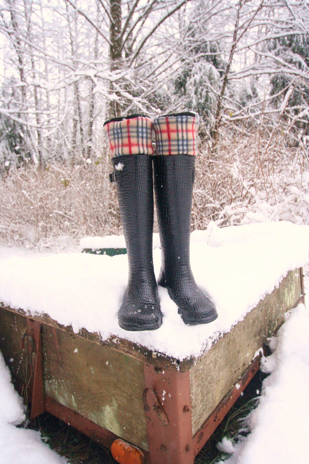 Boot Cuffs, SLUGS Fleece Snow Rain Boot Liners Black With A Plaid Cuff, Winter Spring Fashion, Wellington Boot Socks (Med/Lg 9-11 Boot)