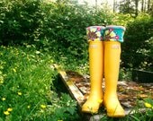 SLUGS Fleece Rain Boot Liners in Pink with a Floral Pattern Cuff, Summer Garden Picnic Fashion, Welly Warmers (Med/Lg 9-12 Boot)