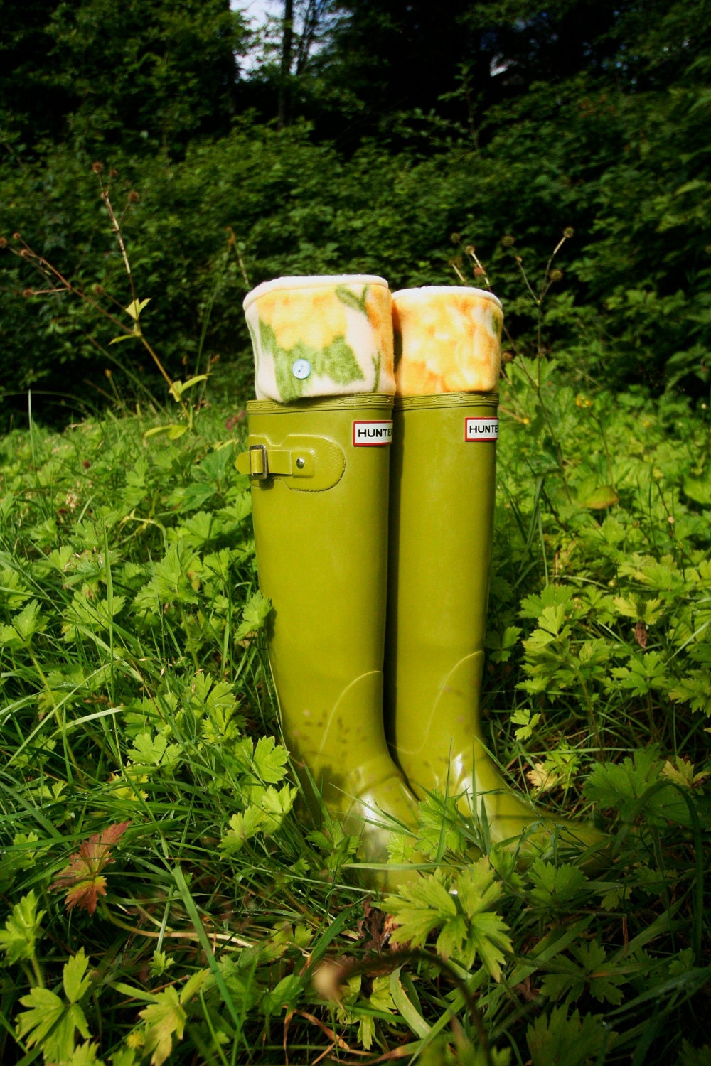 SLUGS Fleece Rain Boot Liners Cream with a Yellow Floral Pattern Cuff, Spring Fashion, Gardening Style, Garden Gear (Sm/Med 6-8 Boot)