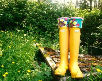 SLUGS Fleece Rain Boot Liners in Pink with a Bright Garden Floral Pattern Cuff, Fleece Socks, Spring Fashion, Welly Warmers(Sm/Med 6-8 Boot