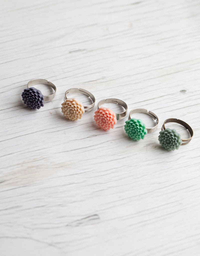 Flower Ring . Adjustable . Romantic . Spring colors . Mint . Lilac . Peach . Cream . Green