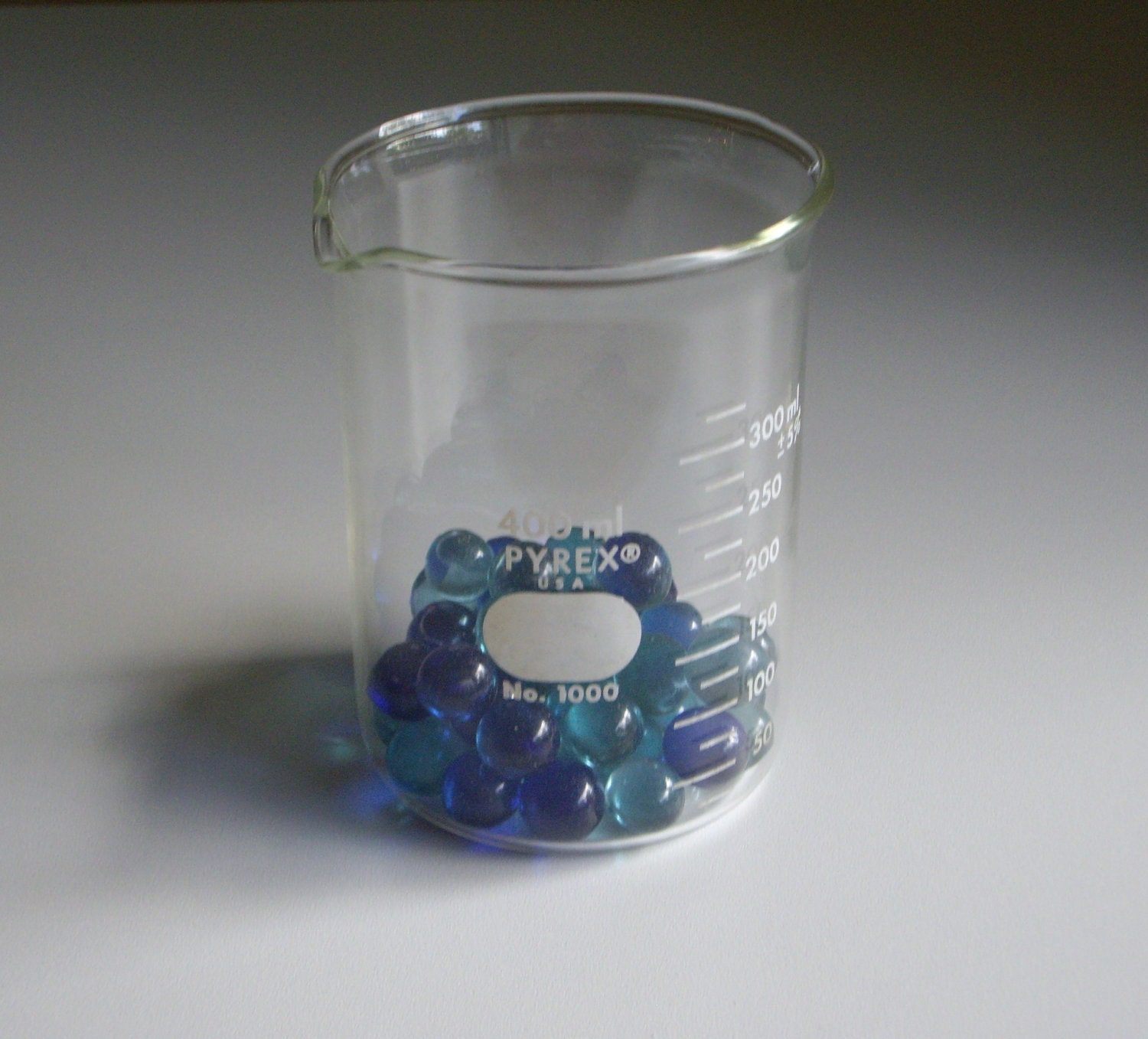 Vintage Beaker - Pyrex 400 ml Science Beaker