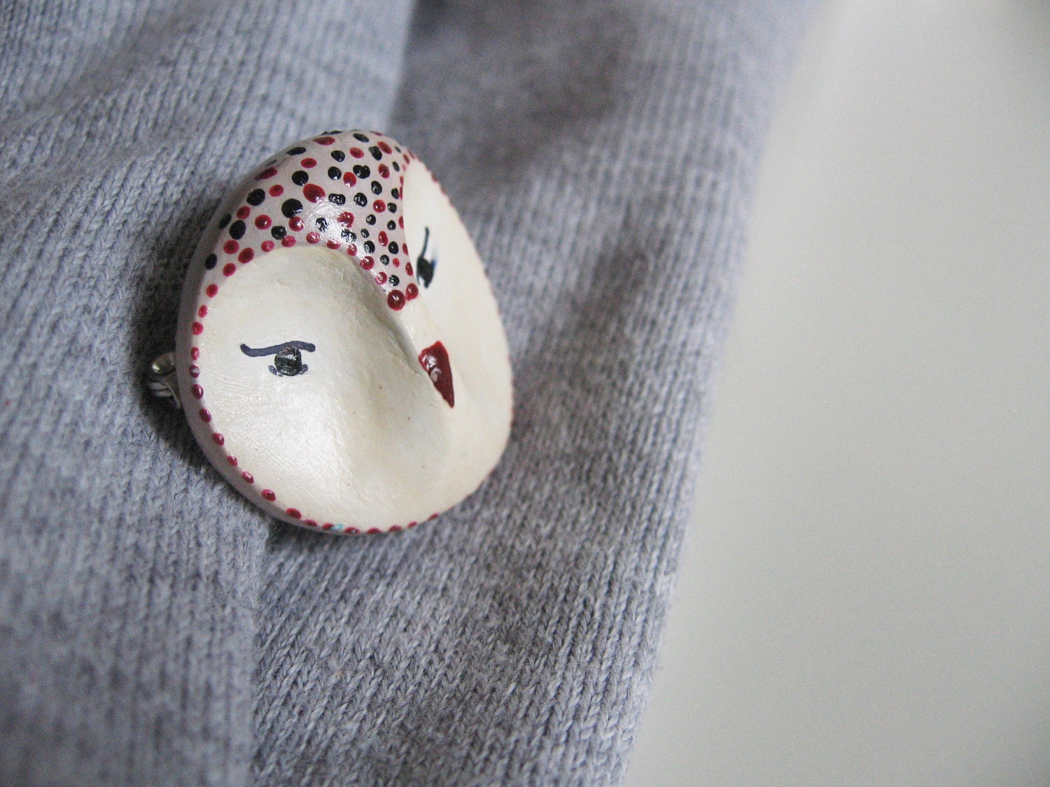 Owl head brooch- animal totem- cream color-red and blue spots - aplusdesignnn