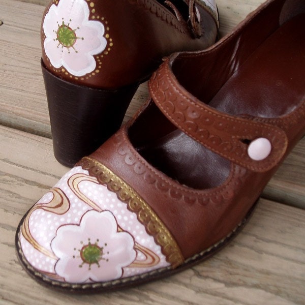 Wishi Washi painted shoes W7.5