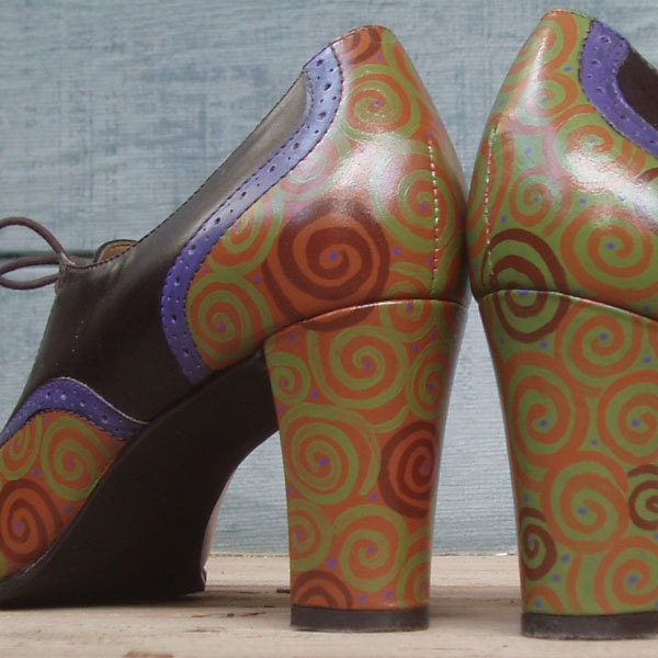 Brown Study hand painted shoes W9